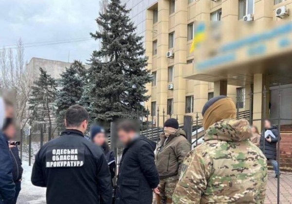 В Одессе работник суда "предупреждал" уголовников о запланированных обысках