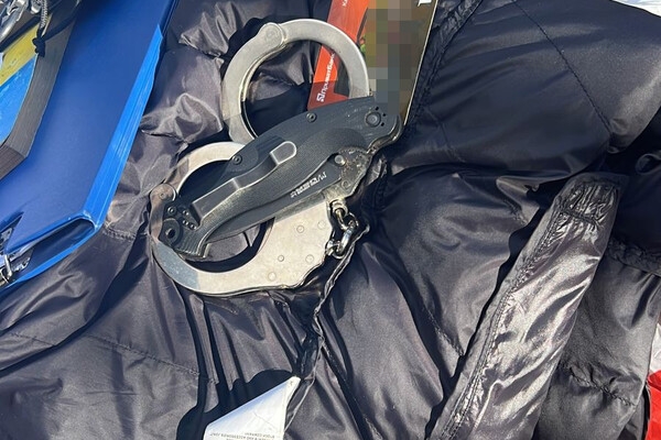 Ждали у почты: в Одесской области полицейские вымогали 10 000 долларов у наркоторговцев