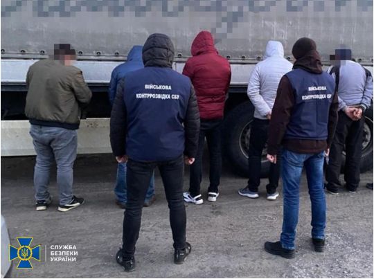 Брали за «послугу» від 3 до 6 тисяч доларів: викрито нові схеми переправки ухилянтів за кордон