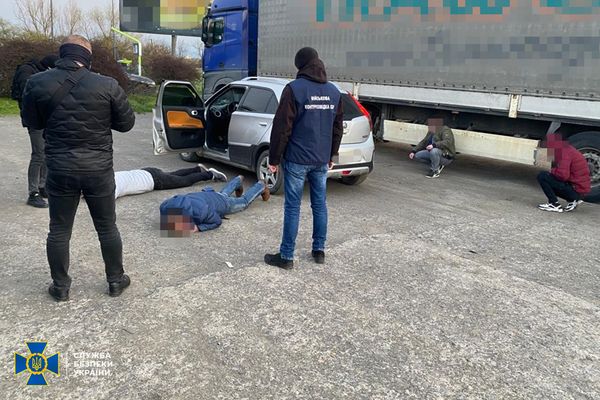 Брали за «послугу» від 3 до 6 тисяч доларів: викрито нові схеми переправки ухилянтів за кордон