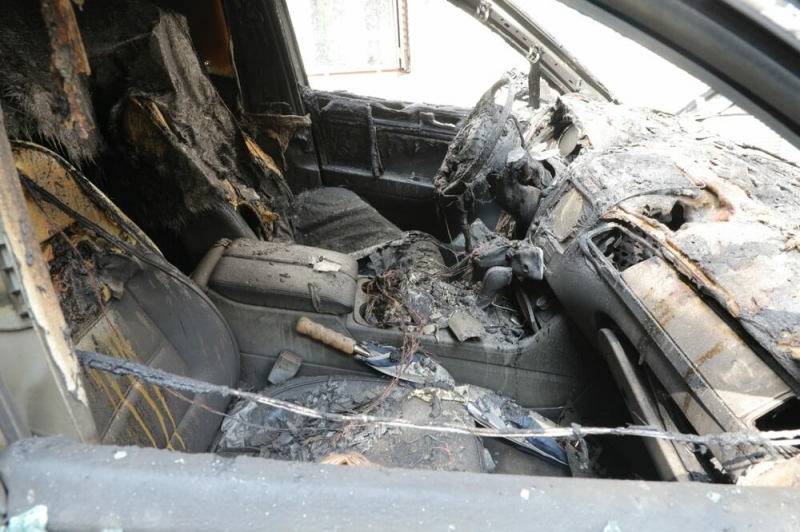 Пролунали два вибухи: автомобіль віцечемпіона світу спалили серед ночі у Белграді (фото)