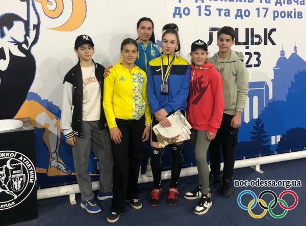 Важка атлетика. Юні спортсмени із Одеської області завоювали 4 медалі на чемпіонаті України