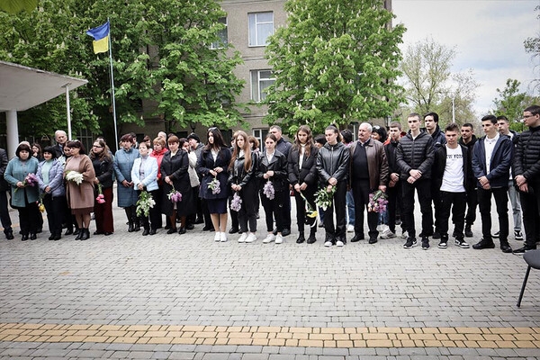 В Одесской области открыли мемориальную доску погибшему защитнику Мариуполя 