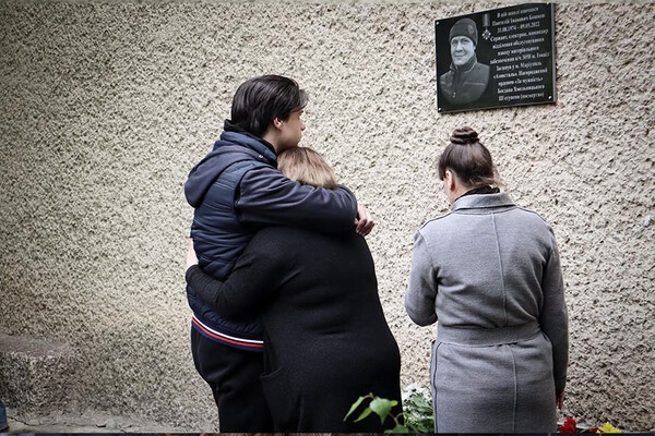В Одесской области открыли мемориальную доску погибшему защитнику Мариуполя 