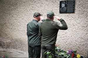В Одесской области открыли мемориальную доску погибшему защитнику Мариуполя 