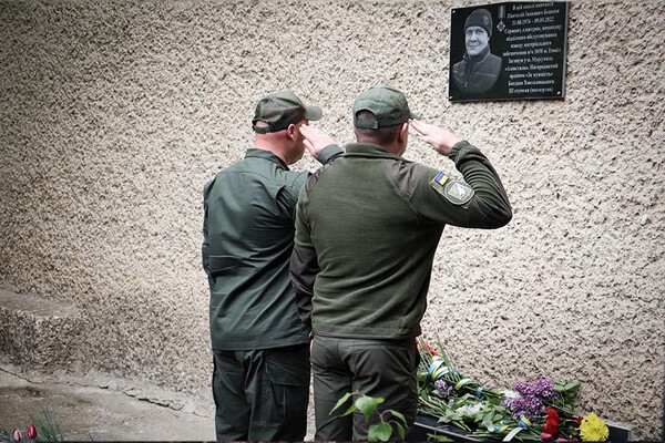 В Одесской области открыли мемориальную доску погибшему защитнику Мариуполя 
