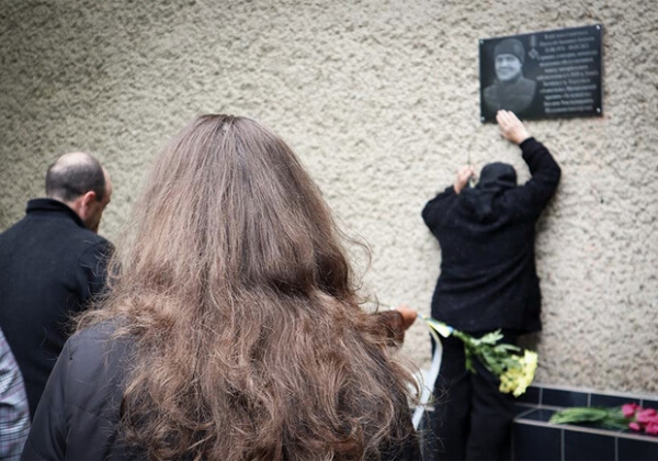 В Одесской области открыли мемориальную доску погибшему защитнику Мариуполя 