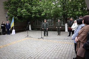 В Одесской области открыли мемориальную доску погибшему защитнику Мариуполя 