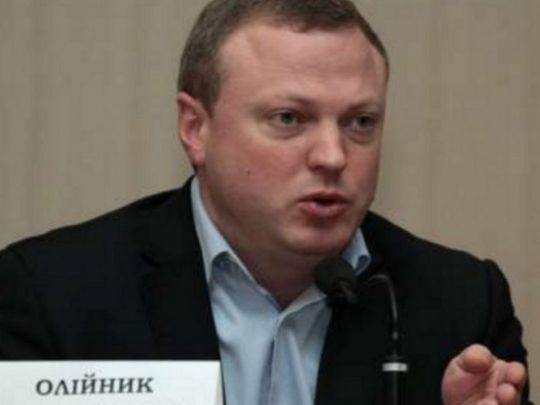 Депутат з Дніпра Олійник, який пише про інтереси рф, може перебувати за кордоном, — політолог