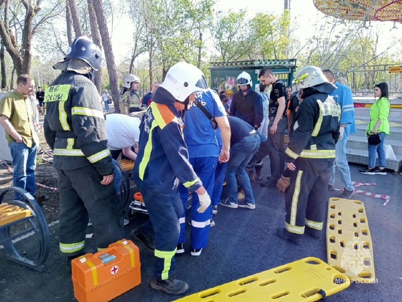 В російському Оренбурзі впала карусель у парку: постраждали близько 20 людей, серед яких діти (відео)