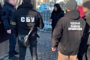 Госинспектор Одесской таможни брал взятки во время оформления гуманитарки