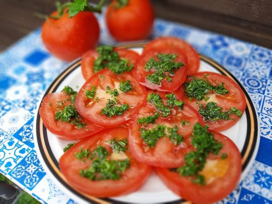 Мариновані помідори: чудова закуска за 20 хвилин