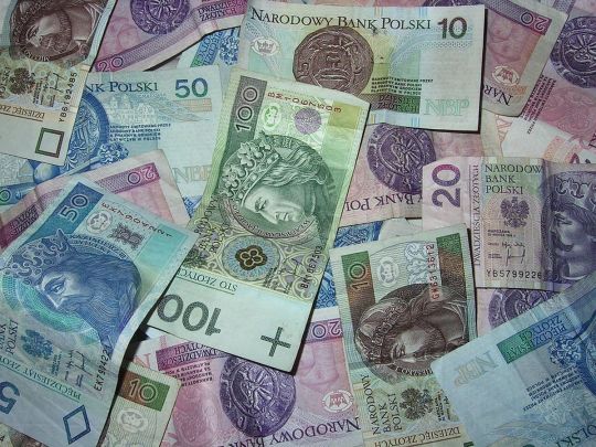У Польщі запустили дві нові програми фінансової допомоги українським біженцям: хто та як може отримати гроші