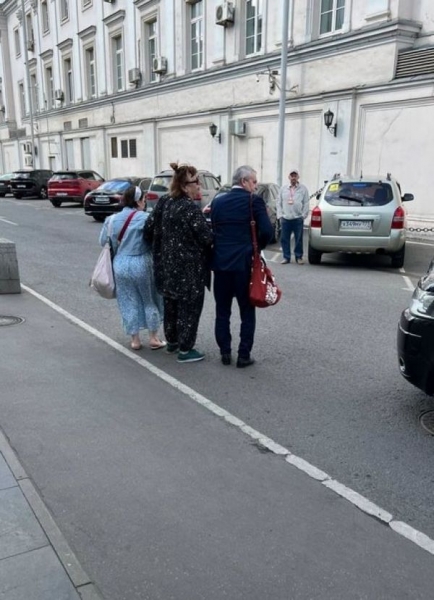 Валюха зі «Сватів» допилася до ручки: п’яну акторку сфотографували на вокзалі