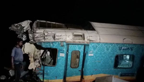 Жахлива катастрофа на залізниці в Індії: понад 200 загиблих та майже тисяча постраждалих