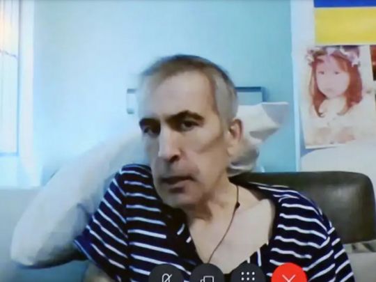 Виснажений до невпізнання: Саакашвілі під час суду продемонстрував по відеозв'язку свій моторошний стан