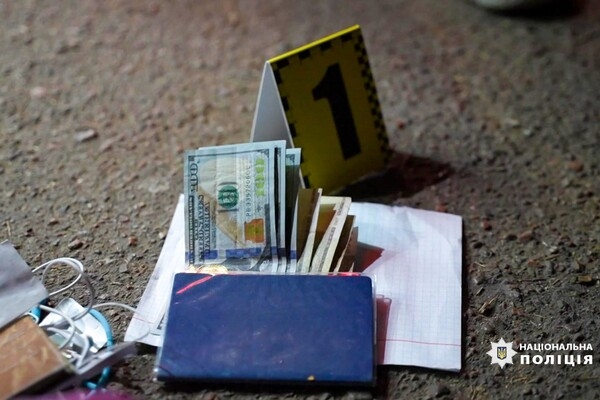 На Одесском вокзале мужчины вывели женщину из поезда и ограбили на шестьсот тысяч гривен