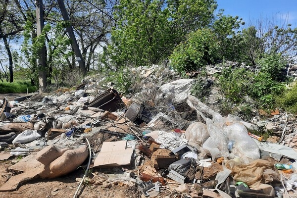 Возле одного из ЖК Одессы обнаружили незаконную свалку