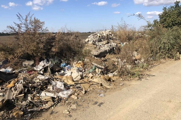 Возле одного из ЖК Одессы обнаружили незаконную свалку