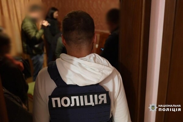 В массажном салоне Одессы задержали проституток