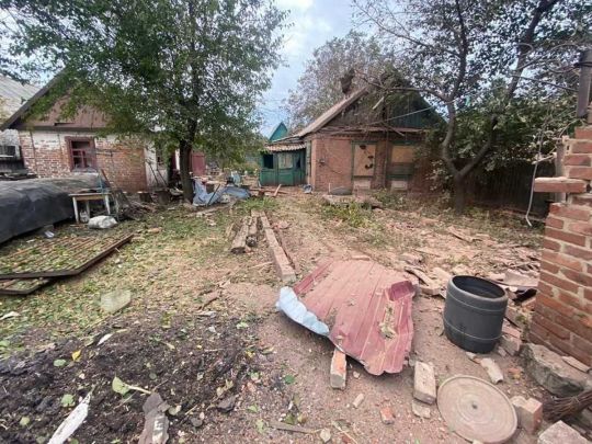 Дев'ять «прильотів» по житловому сектору: дитина загинула внаслідок обстрілу окупантами села на Донеччині (відео)