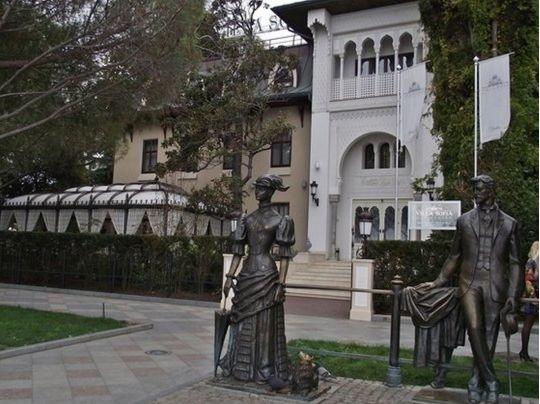 Треба націоналізувати: навколо ялтинського готелю української співачки знову скандал