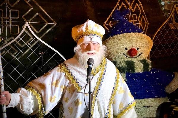 В Одессе зажгли главную новогоднюю елку города