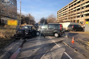 На Житомирской произошло тройное ДТП: есть пострадавшие