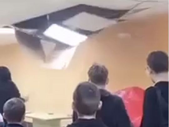 У Києві під час тривоги обвалилась стеля та прорвало трубу в укритті школи