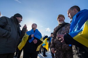 Из российского плена вернулись домой восемь пограничников из Одесской области