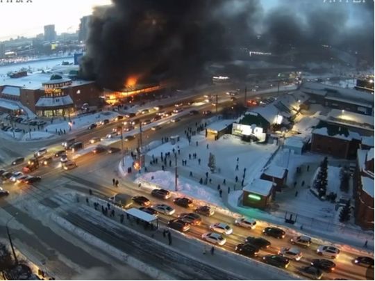 Масштабна пожежа в центрі челябінська в рф: горить ринок (відео)