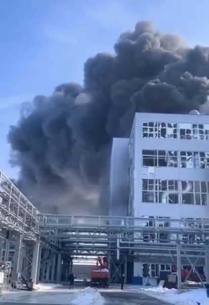 Ні дня без пожеж: в росії палає поліефірний завод (відео)