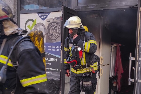 В Киевском районе Одессы вспыхнул пожар в торговом павильоне: подробности