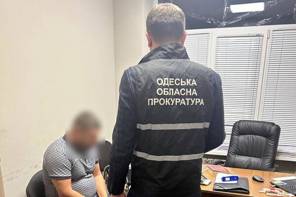 Переправлял уклонистов под видом водителей за границу: в Одесской области будут судить предпринимателя
