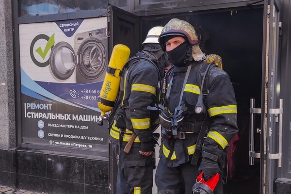 В Киевском районе Одессы вспыхнул пожар в торговом павильоне: подробности