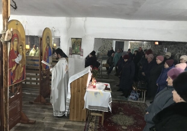 Богослужения в подвале: в Одесской области в убежище для школьников организовали католическую церковь