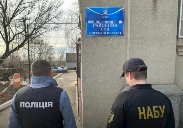 Завладел четырьмя тысячами долларов: судье из Одесской области сообщили о подозрении