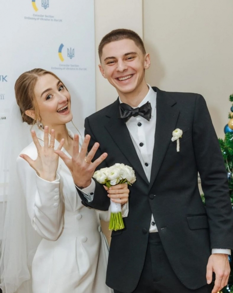 Футболіст збірної України Миколенко одружився в Англії… без шкарпеток (фото)