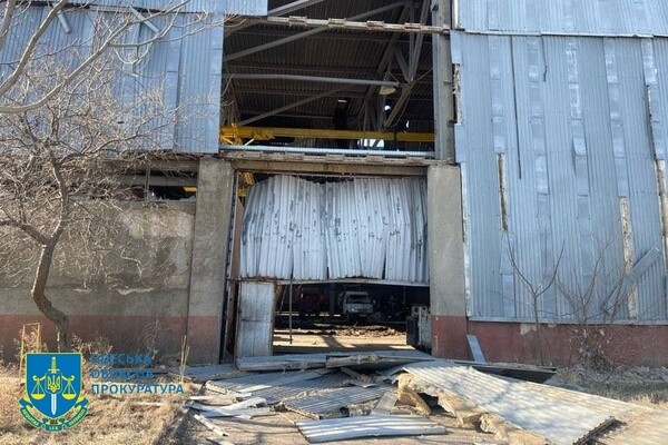 Прокуратура расследует обстрел промышленного объекта в Одесской области