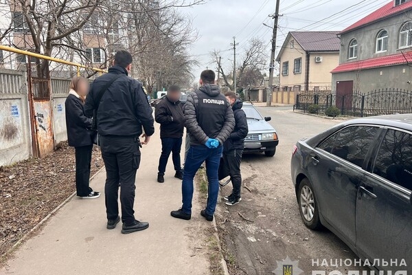 Чиновники одесского горсовета брали взятки за размещение рекламы и помогали уклонистам 