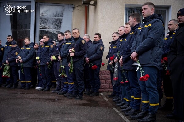 В Одесской области простились со спасателями, погибшими во время повторного ракетного удара 15 марта 