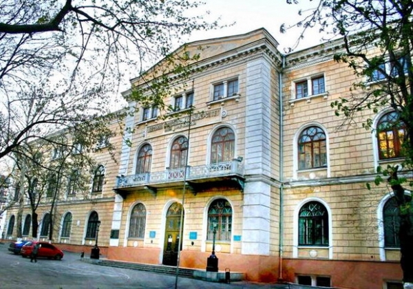 Получи ответ: какой вуз Одессы стал первым по популярности в Интернете