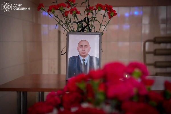 В Одесской области простились со спасателями, погибшими во время повторного ракетного удара 15 марта 