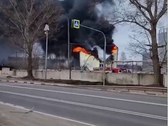 Жодного дня без палаючої нафтобази: безпілотник підпалив склад ПММ в курській області росії (відео)