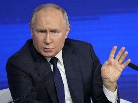 Змушують голосувати за путіна: в росії держслужбовцям розсилають «додаток лояльності»