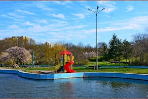 В парке Победы в Одессе цветут деревья (фото)