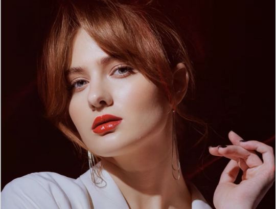 Дика і магічна троянда: Геля Зозуля представила офіційну версію пісні «Сьомий елемент»