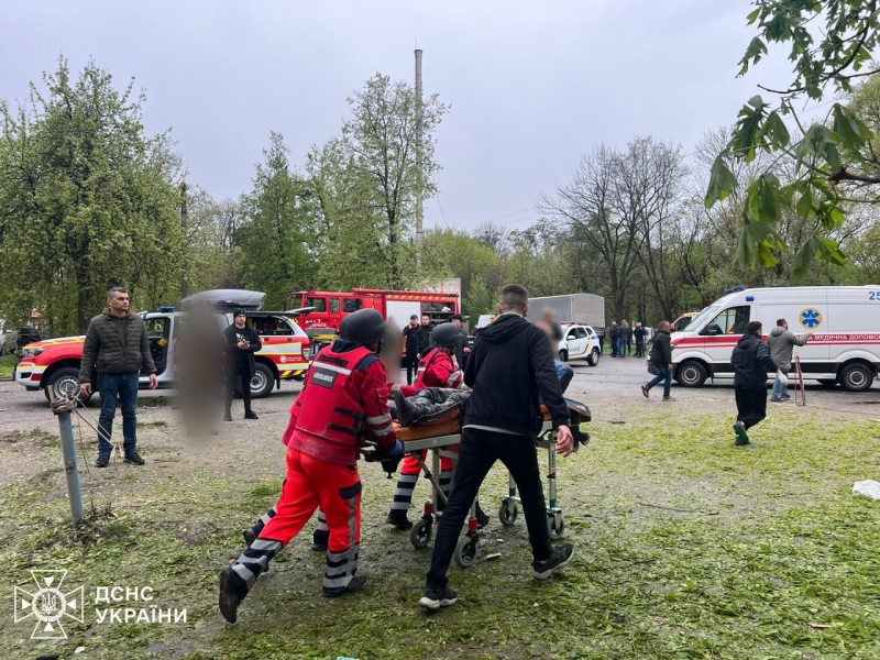 «Української рішучості достатньо. Потрібна достатня рішучість партнерів»: Зеленський відреагував на обстріл Чернігова (фото, відео)