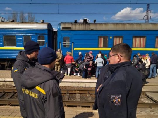 У квітні люди масово їхатимуть з України: астрологиня назвала причину