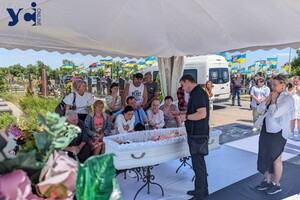 В Одессе состоялось прощание с четырехлетней Златой, погибшей от российского удара